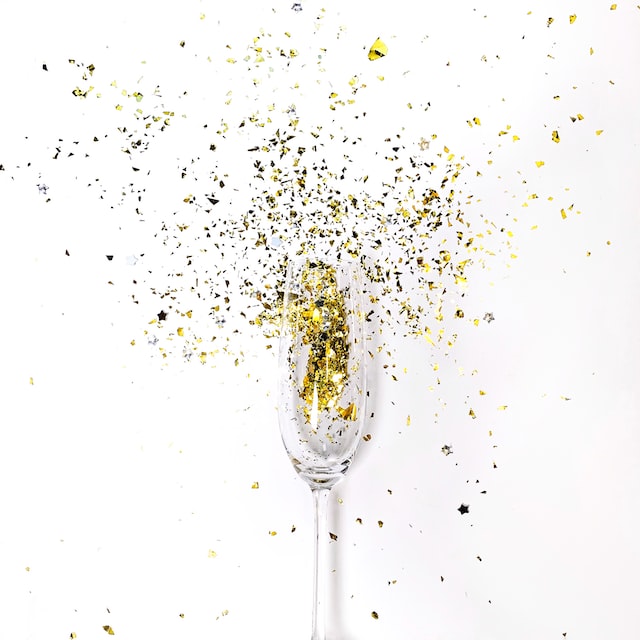 anastasiia-rozumna-PgP9L5CWI38-unsplash bachelorette party supplies